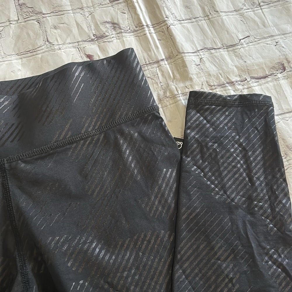 Terez Women’s Workout Legging Camo Foil Stripe Size Small Black Mid-Rise - Picture 6 of 10